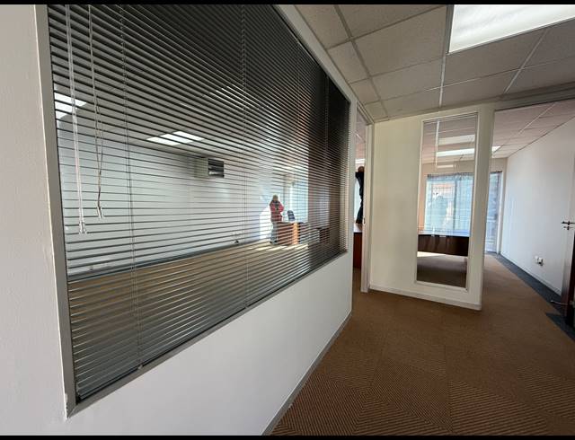 97M² OFFICE FOR SALE IN WOODMEAD